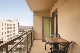 Hampton Inn and Suites Roanoke Downtown