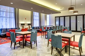 Hampton Inn and Suites Roanoke Downtown