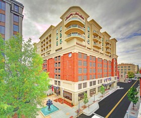 Hampton Inn and Suites Roanoke Downtown