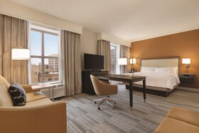 Hampton Inn and Suites Roanoke Downtown