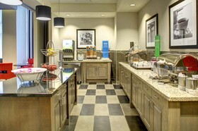 Hampton Inn and Suites Roanoke Downtown