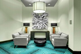 Hampton Inn and Suites Roanoke Downtown