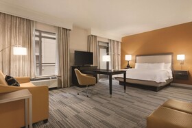 Hampton Inn and Suites Roanoke Downtown