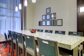 Hampton Inn and Suites Roanoke Downtown