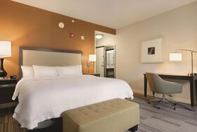 Hampton Inn and Suites Roanoke Downtown