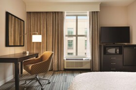 Hampton Inn and Suites Roanoke Downtown