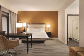 Hampton Inn and Suites Roanoke Downtown