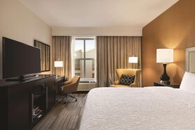 Hampton Inn and Suites Roanoke Downtown