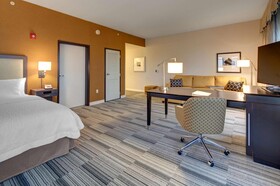 Hampton Inn and Suites Roanoke Downtown