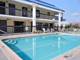 Super 8 by Wyndham Ruther Glen Kings Dominion Area