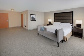DoubleTree by Hilton Richmond Airport