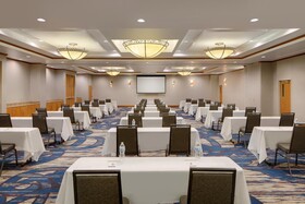 DoubleTree by Hilton Richmond Airport
