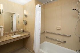 DoubleTree by Hilton Richmond Airport