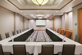 DoubleTree by Hilton Richmond Airport