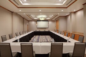 DoubleTree by Hilton Richmond Airport