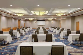 DoubleTree by Hilton Richmond Airport