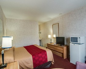 Econo Lodge East