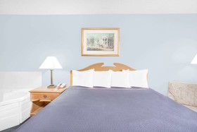 Howard Johnson by Wyndham Staunton