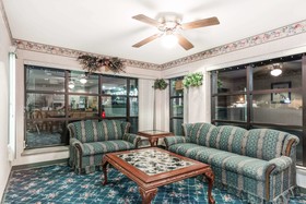Brentwood Inn & Suites