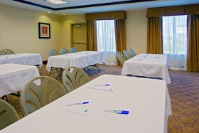 Holiday Inn Express & Suites Tappahannock