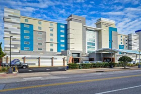DoubleTree by Hilton Virginia Beach Oceanfront South