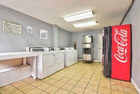 Econo Lodge Inn & Suites I-64 & US 13
