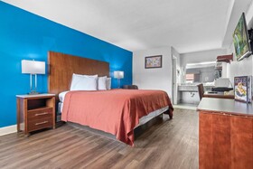 Econo Lodge Inn & Suites I-64 & US 13