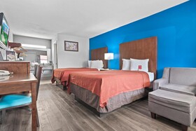 Econo Lodge Inn & Suites I-64 & US 13