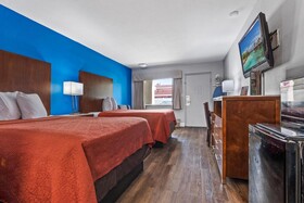 Econo Lodge Inn & Suites I-64 & US 13