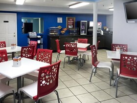 Econo Lodge Inn & Suites I-64 & US 13