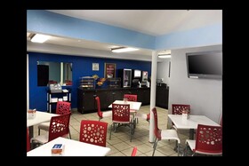 Econo Lodge Inn & Suites I-64 & US 13