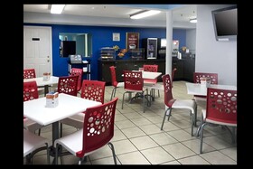 Econo Lodge Inn & Suites I-64 & US 13
