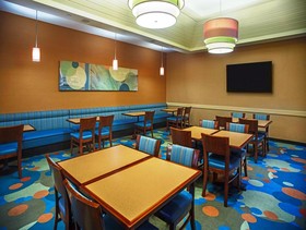 Holiday Inn Express Hotel & Suites Virginia Beach Oceanfront