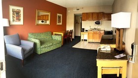 Breeze Inn & Suites