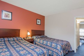 Breeze Inn & Suites