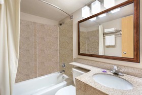 Breeze Inn & Suites