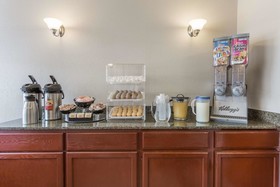 Breeze Inn & Suites