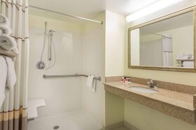 Ramada Plaza by Wyndham Virginia Beach