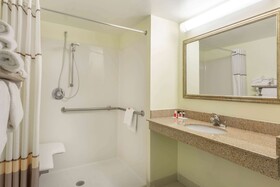 Ramada Plaza by Wyndham Virginia Beach