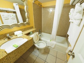 Seashire Inn & Suites
