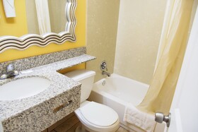 Seashire Inn & Suites