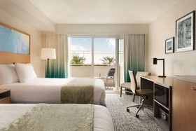 Surfbreak Oceanfront Hotel