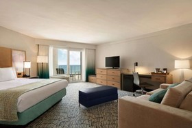 Surfbreak Oceanfront Hotel