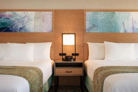 Surfbreak Oceanfront Hotel