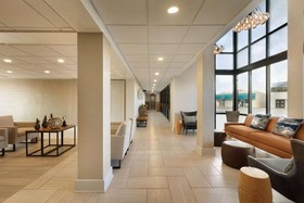 Surfbreak Oceanfront Hotel
