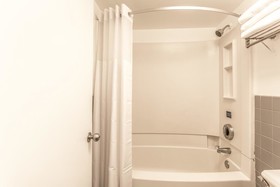 Travelodge by Wyndham Virginia Beach Bay Beach