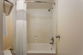 Travelodge by Wyndham Suites Virginia Beach Oceanfront
