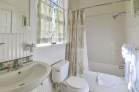 Cedars of Williamsburg Bed & Breakfast