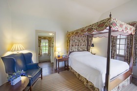 Colonial Houses, an official Colonial Williamsburg Hotel