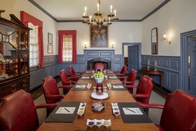 Colonial Houses, an official Colonial Williamsburg Hotel